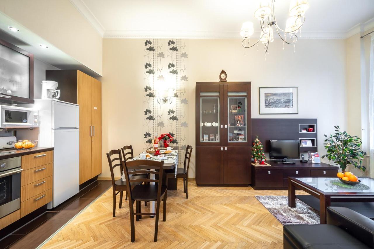 Classic Apartments In Old Town Талин Екстериор снимка