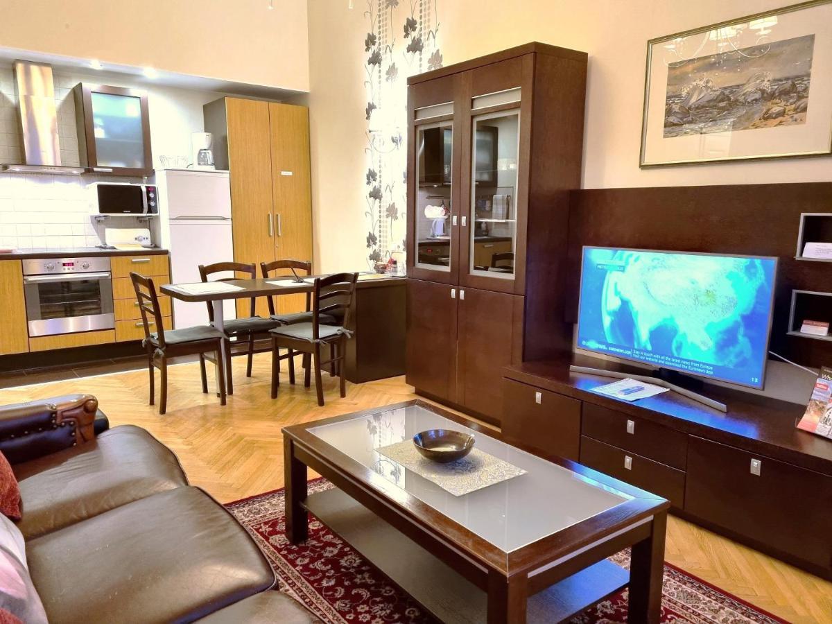 Classic Apartments In Old Town Талин Екстериор снимка