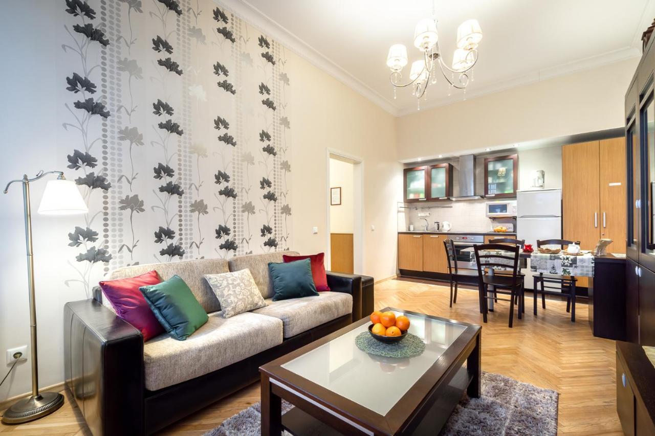 Classic Apartments In Old Town Талин Екстериор снимка